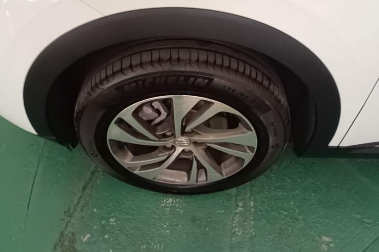 Used Buick Envision 2020 Encore S 652T Two-Wheel Drive Luxury Model Left Front Wheel Hub