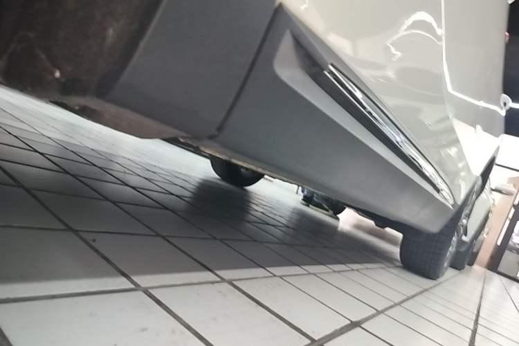 Used Buick Envision 2020 Encore S 652T Two-Wheel Drive Luxury Model Left Side Sill