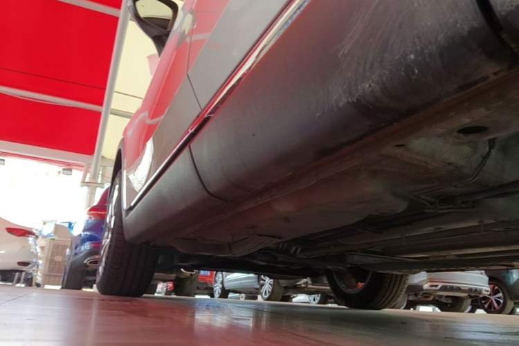 Used Buick Envision 2020 Encore S 652T Two-Wheel Drive Luxury Model Left Side Sill