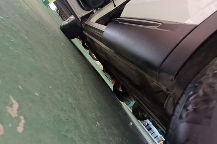 Used Buick Envision 2020 Encore S 652T Two-Wheel Drive Luxury Model Left Side Sill