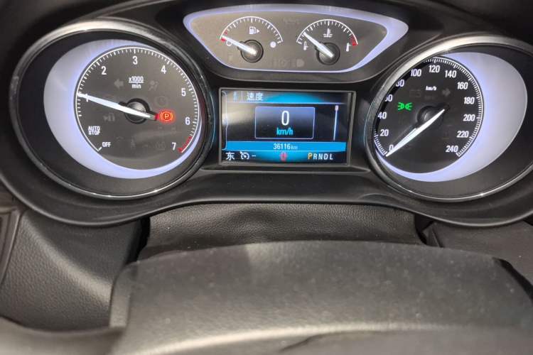 Used Buick Envision 2020 20T Two-Wheel Drive Elite Version Odometer Close Up
