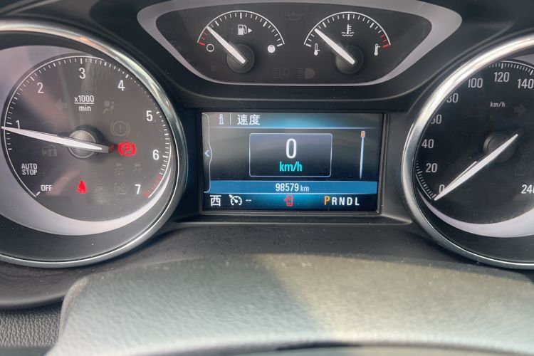 Used Buick Envision 2020 20T Two-Wheel Drive Luxury Model Odometer Close Up