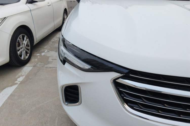 Used Buick Envision 2020 Encore S 652T Four-Wheel Drive Luxury Model Right Front Headlight