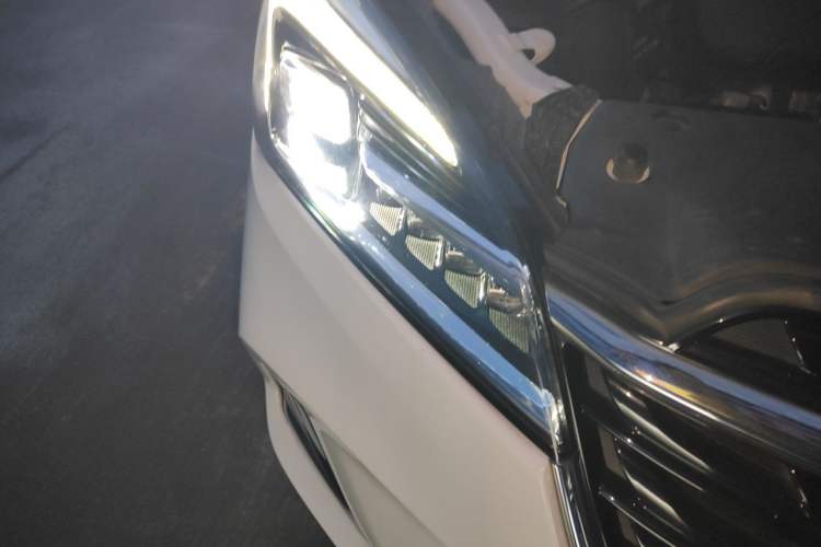 Used Buick Envision 2020 20T Two-Wheel Drive Elite Version Right Front Headlight