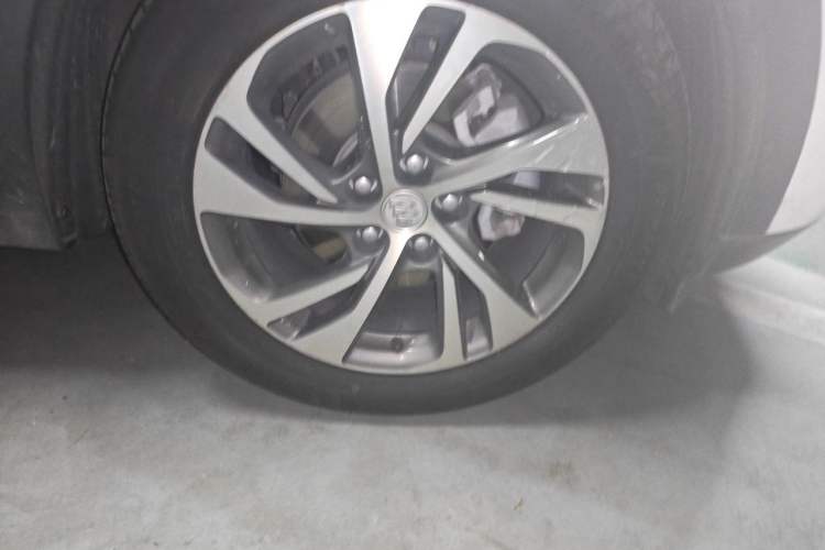 Used Buick Envision 2020 Encore S 652T Two-Wheel Drive Luxury Model Right Front Wheel Hub