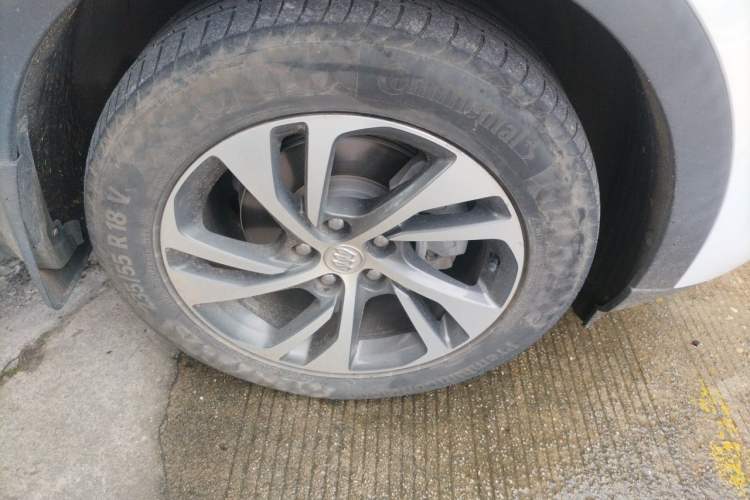 Used Buick Envision 2020 Encore S 652T Two-Wheel Drive Luxury Model Right Front Wheel Hub