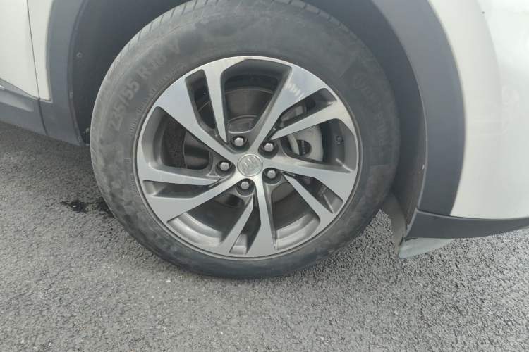 Used Buick Envision 2020 Encore S 652T Two-Wheel Drive Luxury Model Right Front Wheel Hub