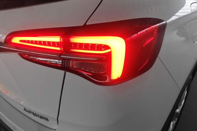Used Buick Envision 2020 28T Four-Wheel Drive Elite Version Right Rear Taillight