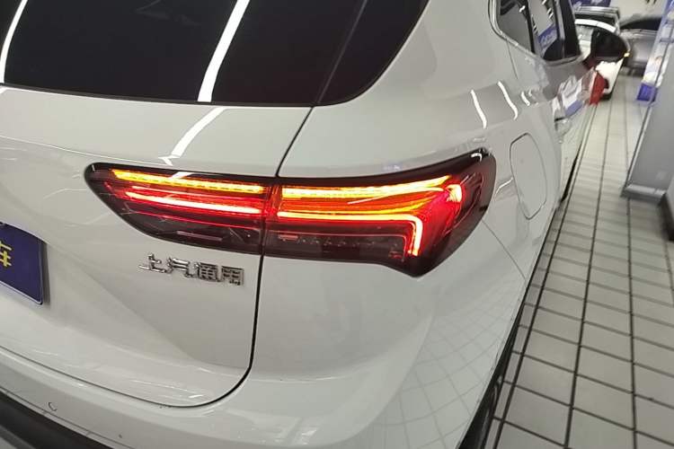 Used Buick Envision 2020 Encore S 652T Two-Wheel Drive Luxury Model Right Rear Taillight
