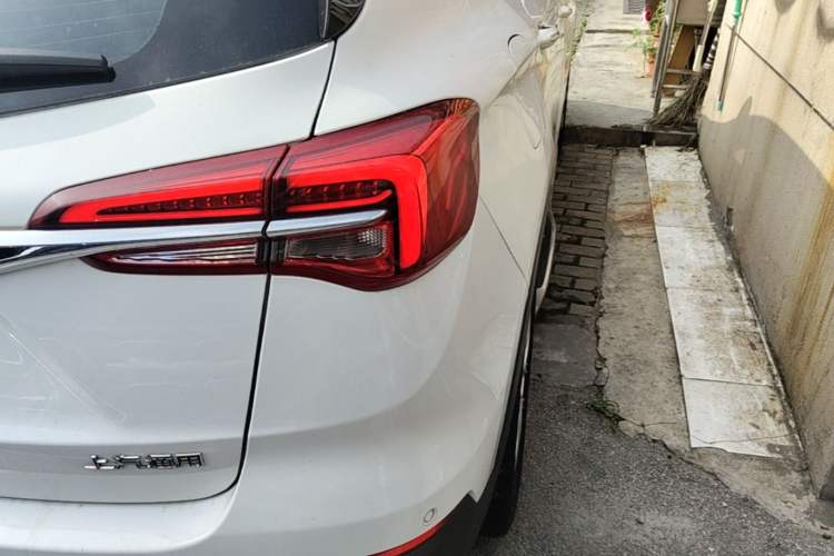 Used Buick Envision 2020 28T Four-Wheel Drive Elite Version Right Rear Taillight
