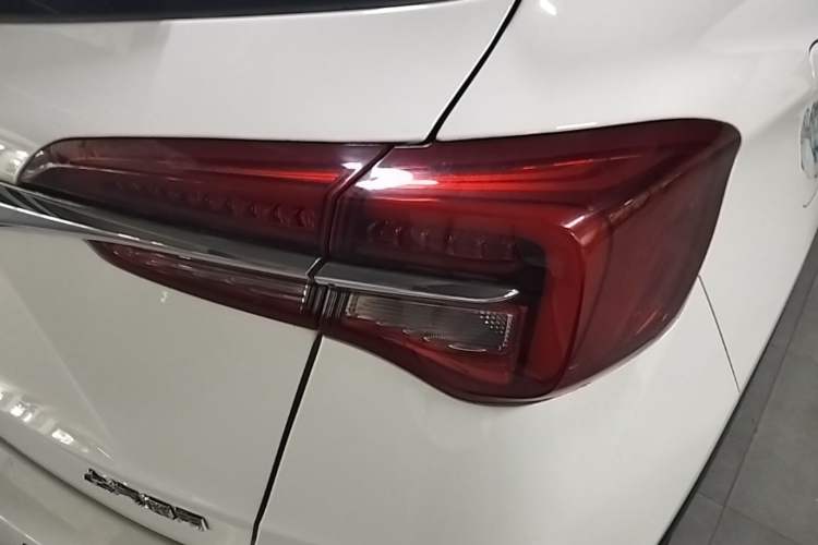 Used Buick Envision 2020 28T Four-Wheel Drive Elite Version Right Rear Taillight