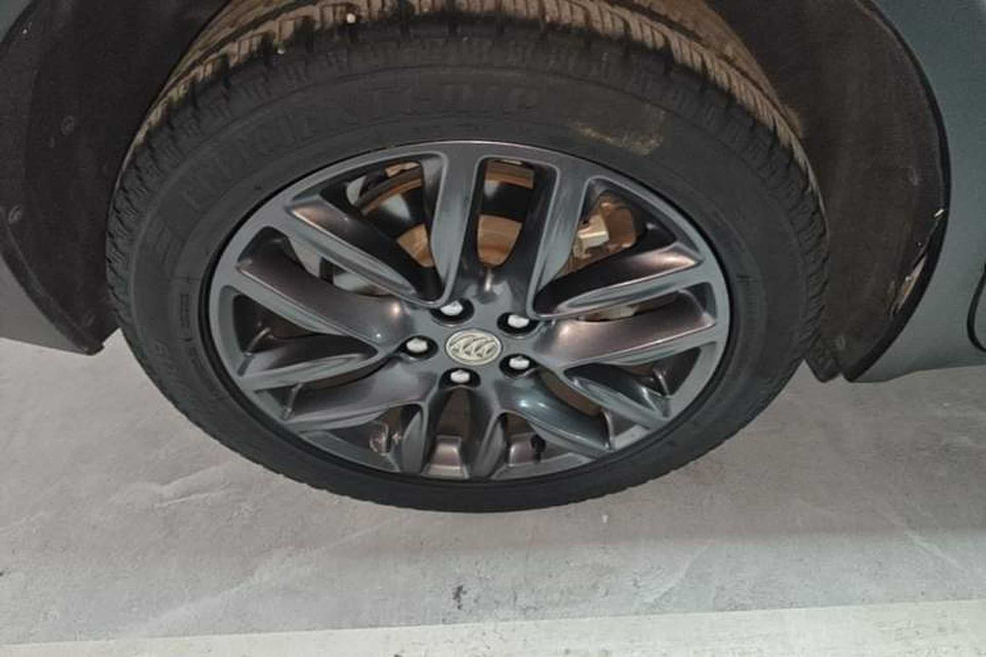 Used Buick Envision 2020 28T Four-Wheel Drive Millionth Anniversary Edition Right Rear Wheel Hub