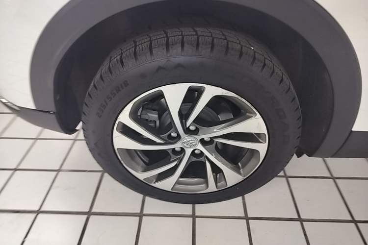 Used Buick Envision 2020 Encore S 652T Two-Wheel Drive Luxury Model Right Rear Wheel Hub
