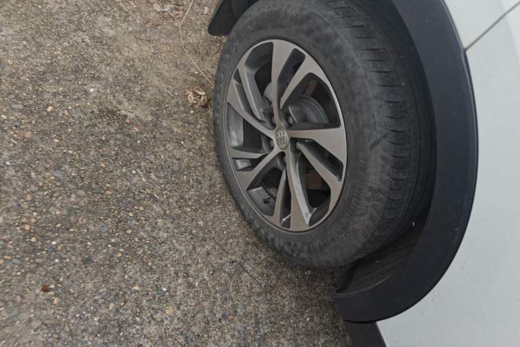 Used Buick Envision 2020 Encore S 652T Two-Wheel Drive Luxury Model Right Rear Wheel Hub
