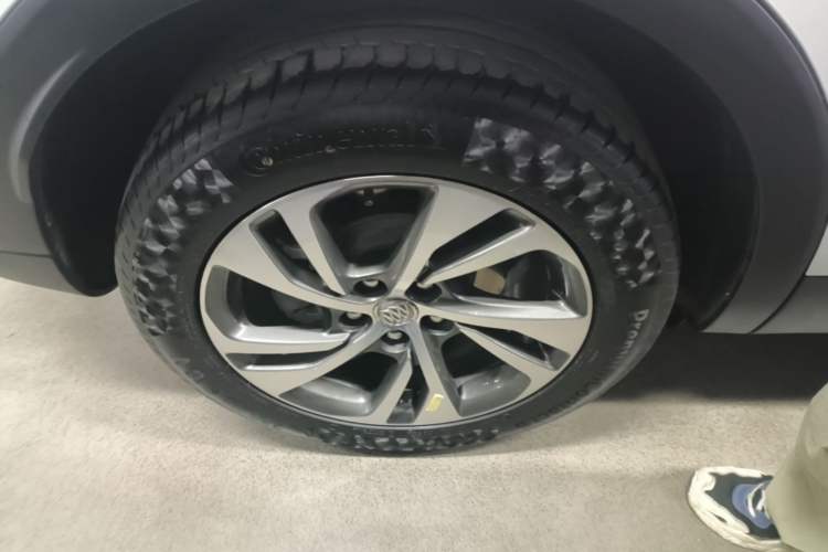 Used Buick Envision 2020 Encore S 652T Four-Wheel Drive Luxury Model Right Rear Wheel Hub