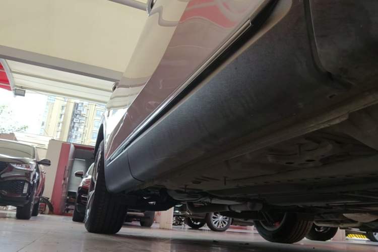 Used Buick Envision 2020 Encore S 652T Two-Wheel Drive Luxury Model Right Side Sill