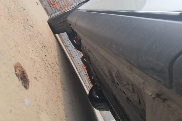 Used Buick Envision 2020 Onix S 652T Two-Wheel Drive Elite Model Right Side Sill