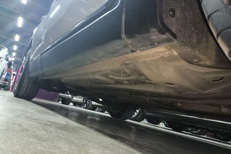 Used Buick Envision 2020 Encore S 652T Four-Wheel Drive Luxury Model Right Side Sill