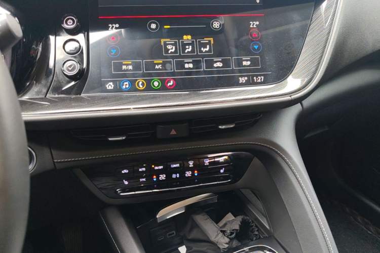 Used Buick Envision 2021 Encore Plus 652T Five-Seat Luxury Model Audio And AC Panel