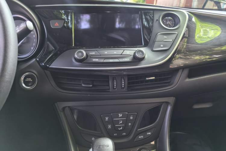 Used Buick Envision 2021 532T Two-Wheel-Drive Leading Version Audio And AC Panel