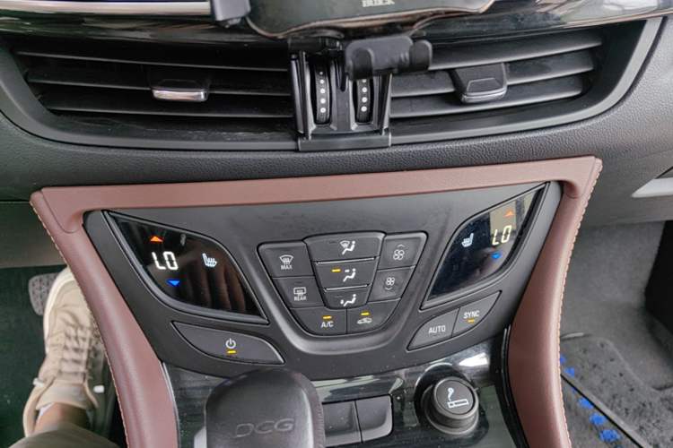 Used Buick Envision 2021 532T Two-Wheel-Drive Elite Version Audio And AC Panel