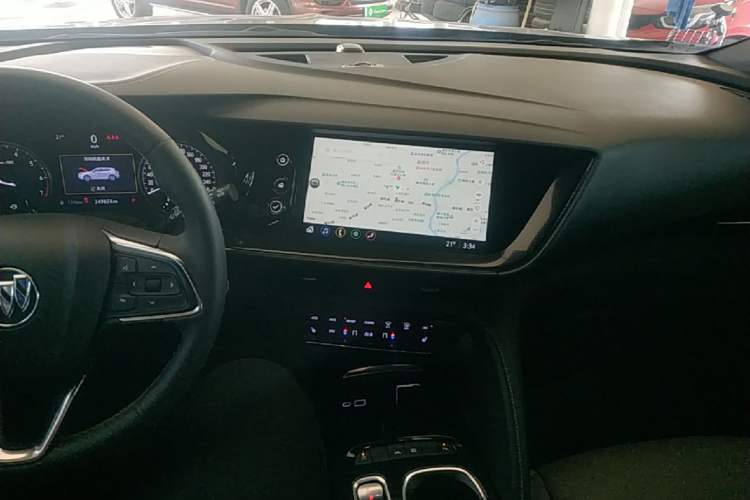 Used Buick Envision 2021 Encore Plus 652T Five-Seat Luxury Model Center Console