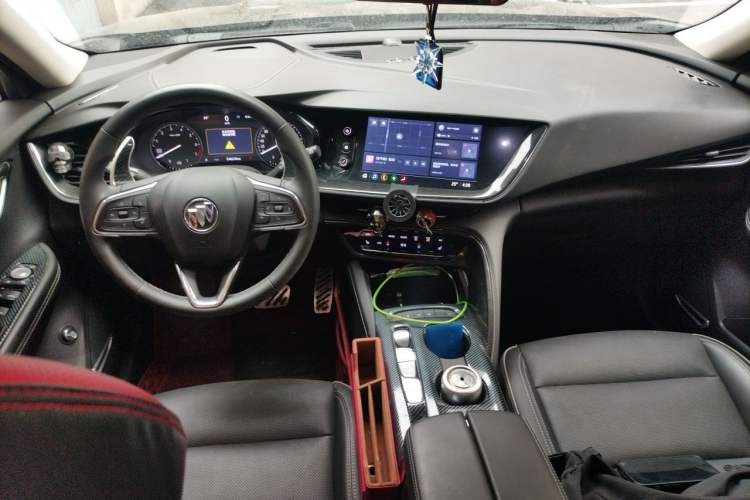 Used Buick Envision 2021 Encore Plus 652T Five-Seat All-Wheel-Drive Luxury Model Center Console