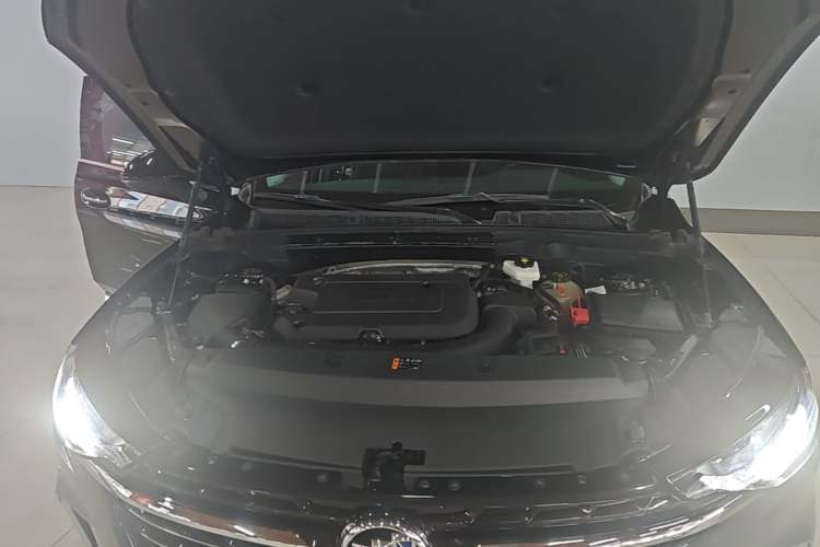 Used Buick Envision 2021 Encore Plus 652T Five-Seat All-Wheel-Drive Luxury Model Engine Bay