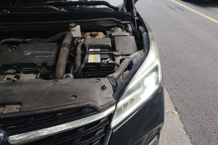 Used Buick Envision 2021 532T Two-Wheel-Drive Luxury Version Engine Bay Left