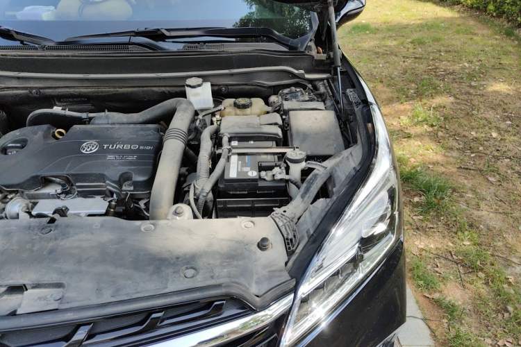 Used Buick Envision 2021 532T Two-Wheel-Drive Elite Version Engine Bay Left