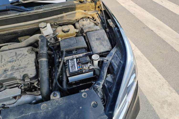 Used Buick Envision 2021 532T Two-Wheel-Drive Elite Version Engine Bay Left