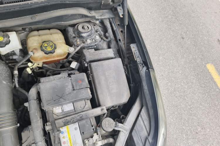 Used Buick Envision 2021 532T Two-Wheel-Drive Leading Version Engine Bay Left