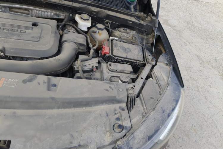 Used Buick Envision 2021 Encore Plus 652T Five-Seat Luxury Model Engine Bay Left