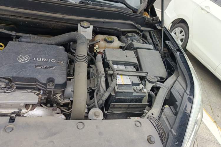 Used Buick Envision 2021 532T Two-Wheel-Drive Elite Version Engine Bay Left
