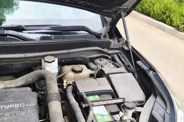 Used Buick Envision 2021 532T Two-Wheel-Drive Elite Version Engine Bay Left