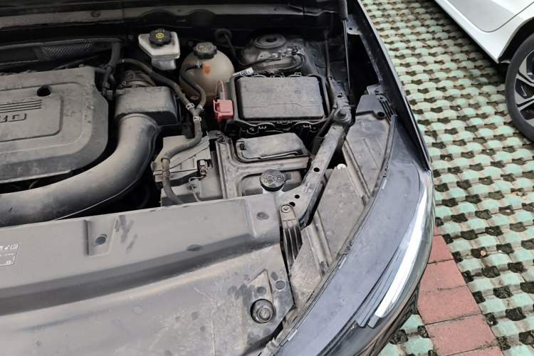Used Buick Envision 2021 Encore Plus 652T Five-Seat Luxury Model Engine Bay Left