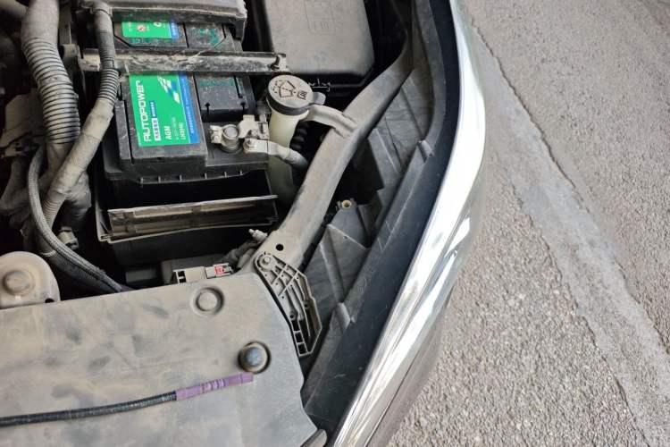 Used Buick Envision 2021 532T Two-Wheel-Drive Elite Version Engine Bay Left