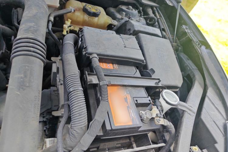 Used Buick Envision 2021 532T Two-Wheel-Drive Elite Version Engine Bay Left