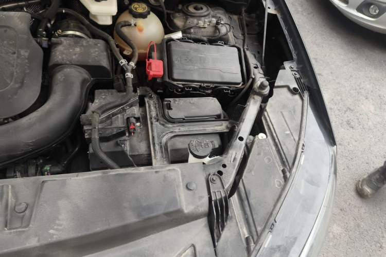 Used Buick Envision 2021 Encore Plus 652T Five-Seat Luxury Model Engine Bay Left