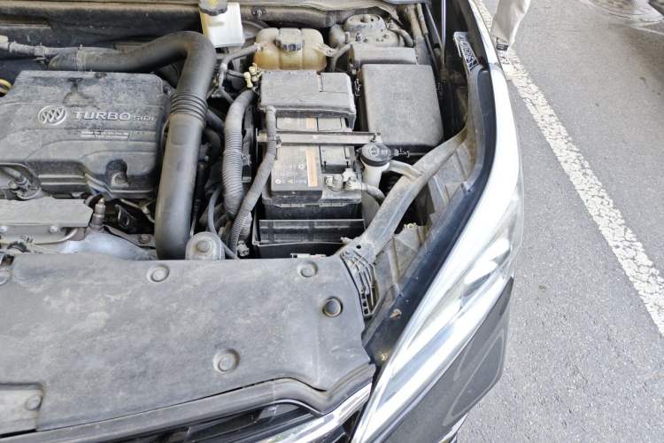 Used Buick Envision 2021 532T Two-Wheel-Drive Luxury Version Engine Bay Left
