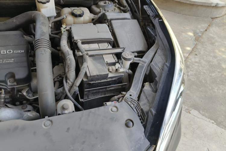 Used Buick Envision 2021 532T Two-Wheel-Drive Elite Version Engine Bay Left