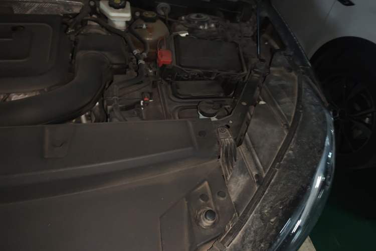Used Buick Envision 2021 Encore Plus 652T 7-Seat Luxury Model Engine Bay Left