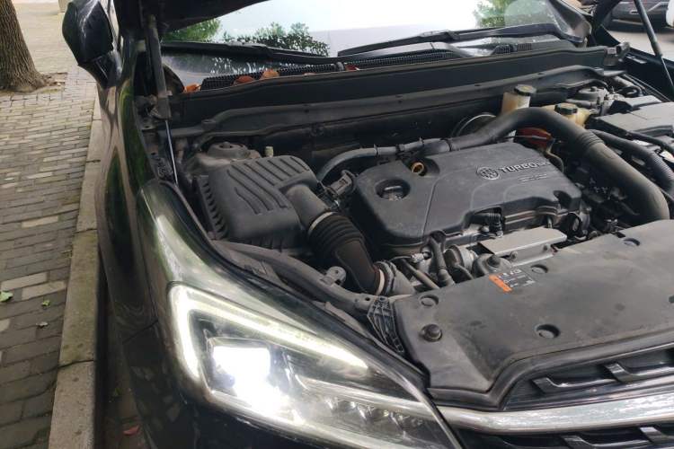 Used Buick Envision 2021 532T Two-Wheel-Drive Luxury Version Engine Bay Right