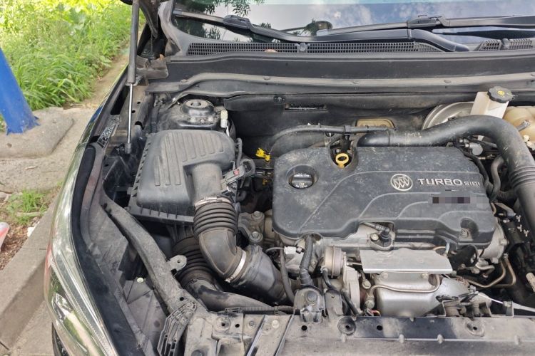 Used Buick Envision 2021 532T Two-Wheel-Drive Elite Version Engine Bay Right