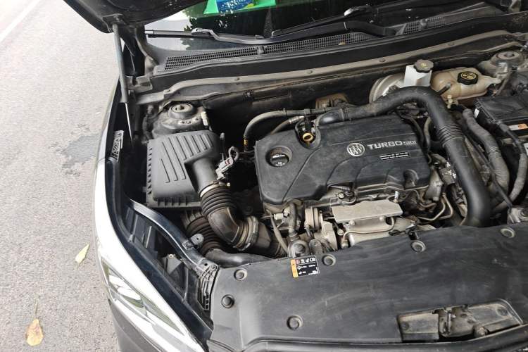 Used Buick Envision 2021 532T Two-Wheel-Drive Elite Version Engine Bay Right