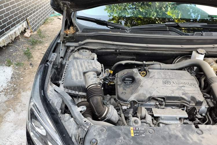 Used Buick Envision 2021 532T Two-Wheel-Drive Luxury Version Engine Bay Right
