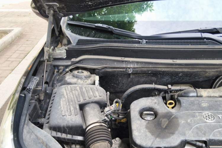 Used Buick Envision 2021 532T Two-Wheel-Drive Elite Version Engine Bay Right
