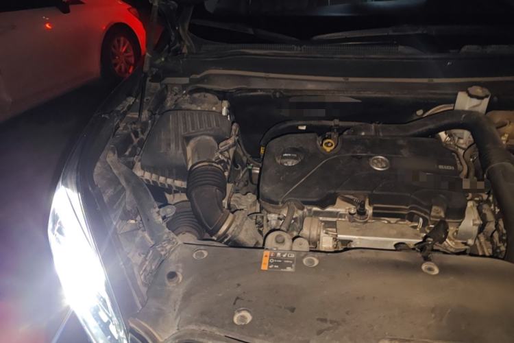 Used Buick Envision 2021 532T Two-Wheel-Drive Elite Version Engine Bay Right