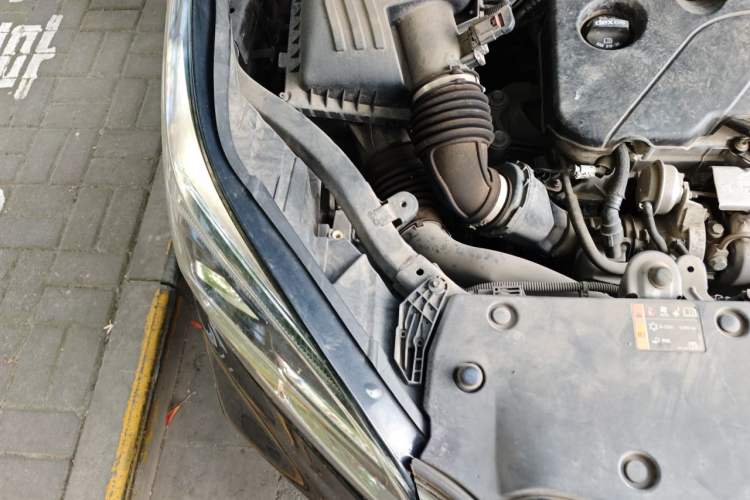 Used Buick Envision 2021 532T Two-Wheel-Drive Elite Version Engine Bay Right