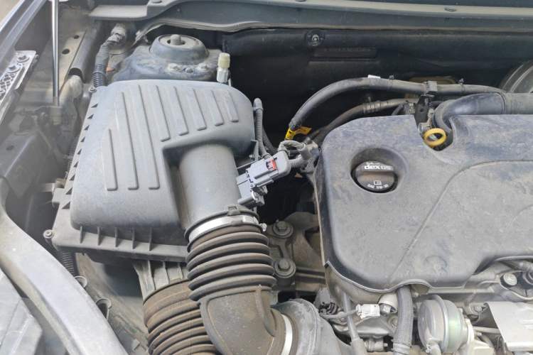 Used Buick Envision 2021 532T Two-Wheel-Drive Elite Version Engine Bay Right